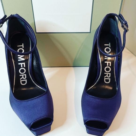 Tom Ford Purple Satin Open Toe heels (Retail $1490) - Picture 3 of 8